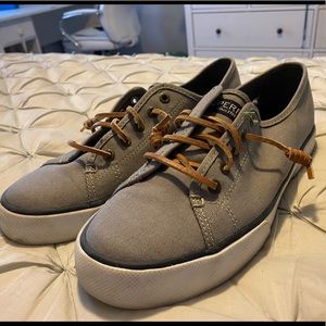 Sperry’s crest vibe sneaker gray